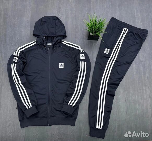 Спортивный костюм adidas