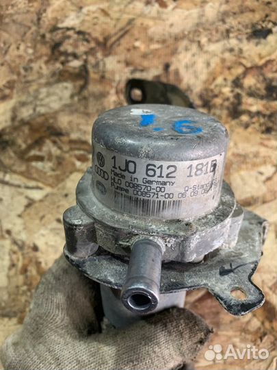 Насос вакуумный Volkswagen Golf 5 1.6 BSE