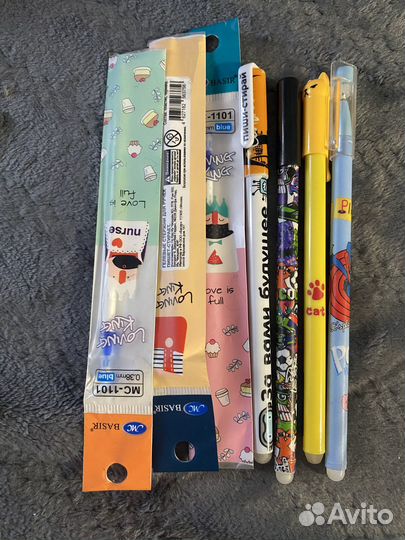 Канцтовары: ручки пиши-стирай, гуашь, краски,штрих