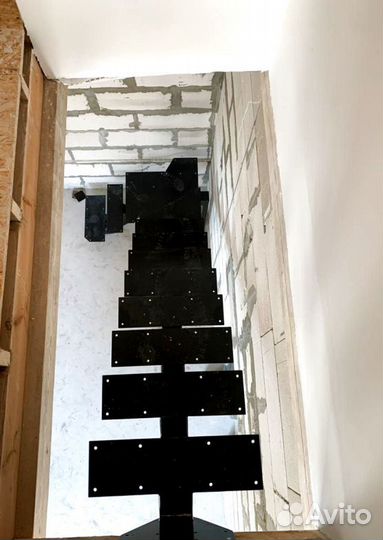 Лестница г-образная на дачу