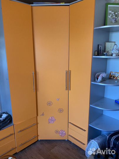 Угловой шкаф