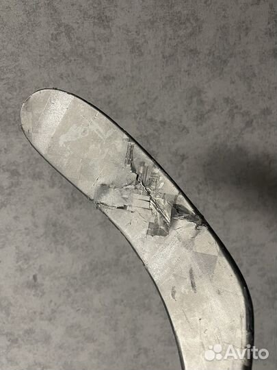 Клюшка хоккейная сломанная