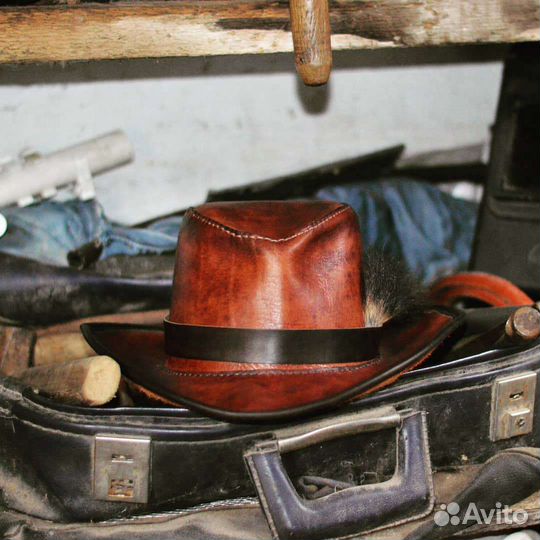 Шляпа из натуральной кожи
