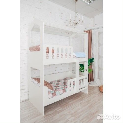 Двухъярусная кровать домик