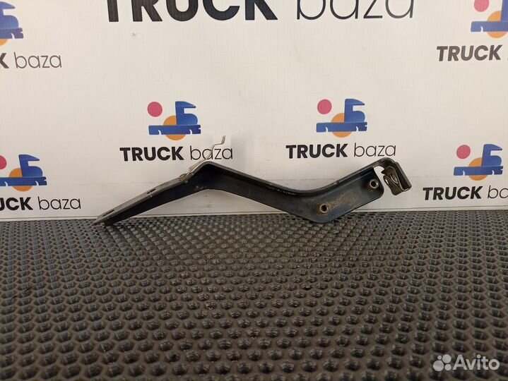 2430051 Кронштейн противошумного экрана правый