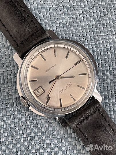 Восток - серебристый - наручные мужские часы СССР