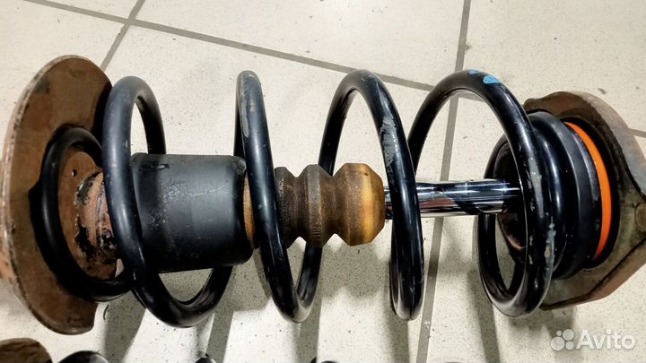 Стойки передние Приора комплект