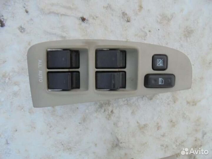 Блок упр. стеклоподьемниками Toyota Avensis AZT251