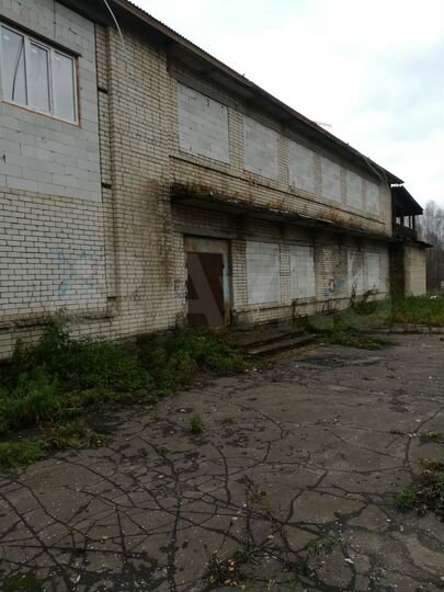 Здание, 1050 м²