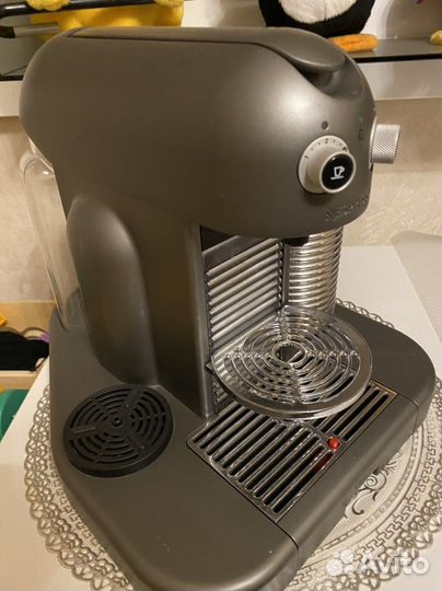Кофемашина Nespresso krups с капучинатором