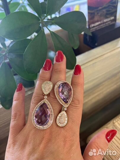 Ювелирные изделия из золота с бриллиантами