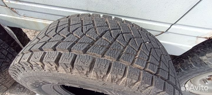 Bridgestone Blizzak DM-V2 285/75 R16