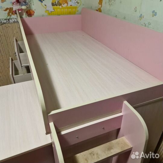 Детская кровать чердак со столом Б.У