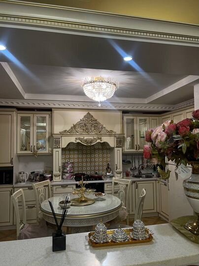 4-к. квартира, 142 м², 2/5 эт.