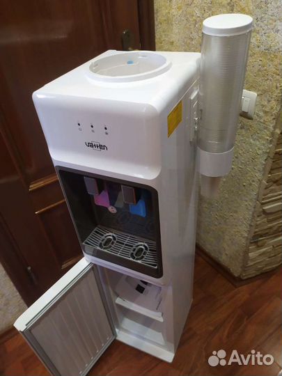 Куллер для воды напольный