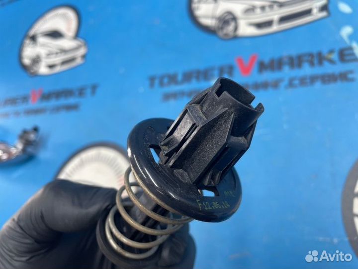 Отбойник капота Mercedes-Benz C-Class WDD205