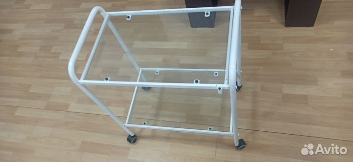 Медицинская тележка на колёсиках
