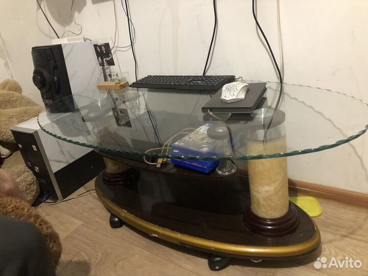 Стол стеклянный
