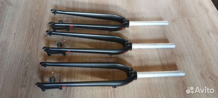 Вилка ригидная (жёсткая) для велосипеда