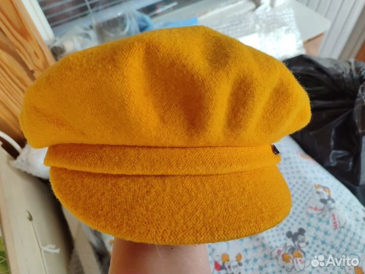 Берет с козырьком