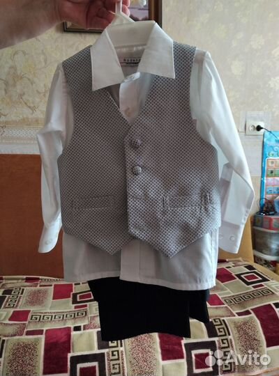 Продам костюм тройку с желеткой для мальчика