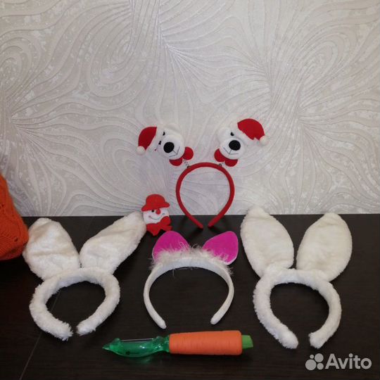 Ушки зайчиков, розовые крылья ангелочка, шляпы вед