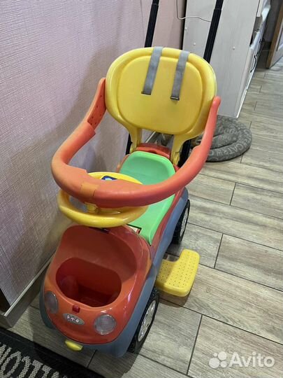 Детская машинка каталка с ручкой