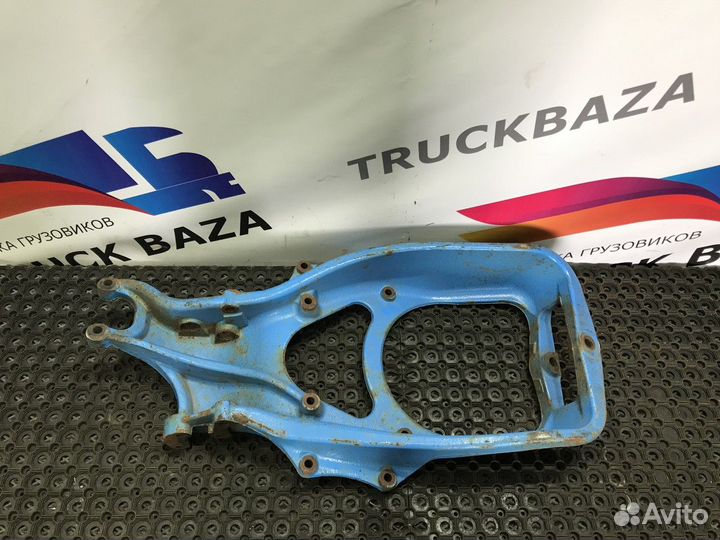 Кронштейн переднего амортизатора