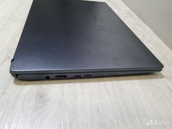 Ноутбук MSI Modern 14 B4MW-405XRU