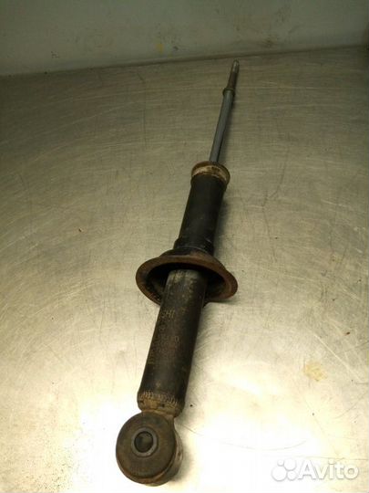 Стойка амортизатора задняя правая Mitsubishi