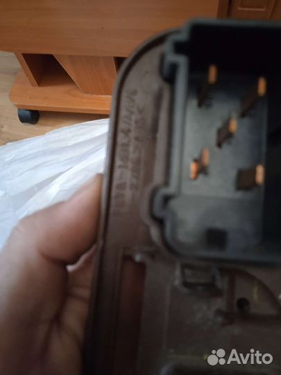 Кнопка стеклоподъёмника Lincoln Town Car 3