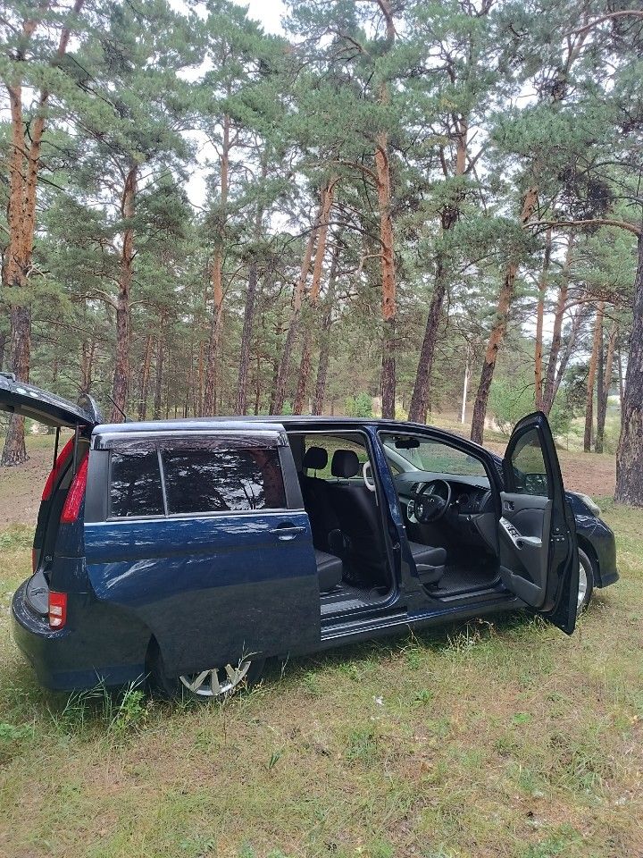 Toyota Isis: фото владельца