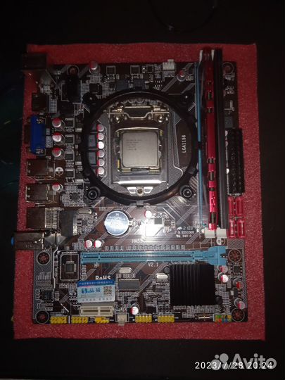 Материнская плата с процессором и памятью