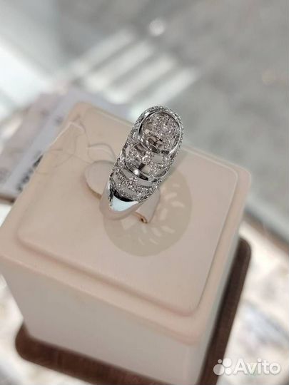 Кольцо с бриллиантами в белом золоте 17,5р 4,44г
