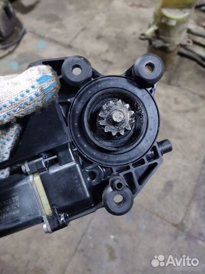 Моторчик стеклоподъемника передний Ford Focus 2