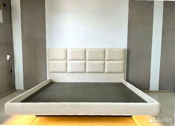 Кровать двуспальная парящая мягкая