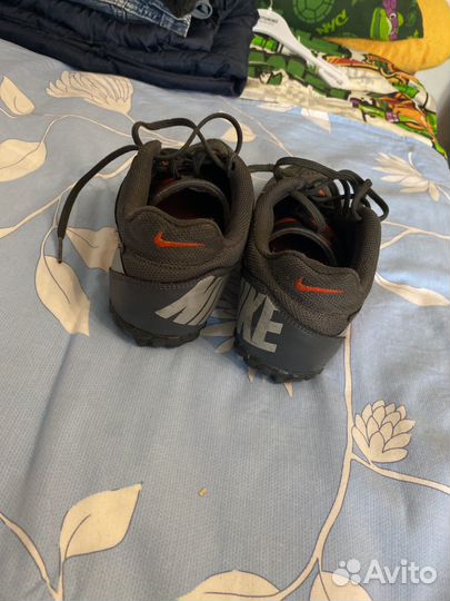 Футбольные бутсы nike сороконожки