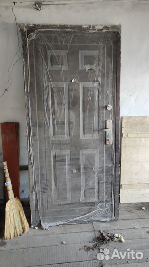 Дверь входная металлическая от застройщика