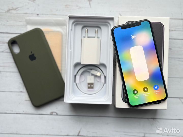 iPhone X, 64 ГБ