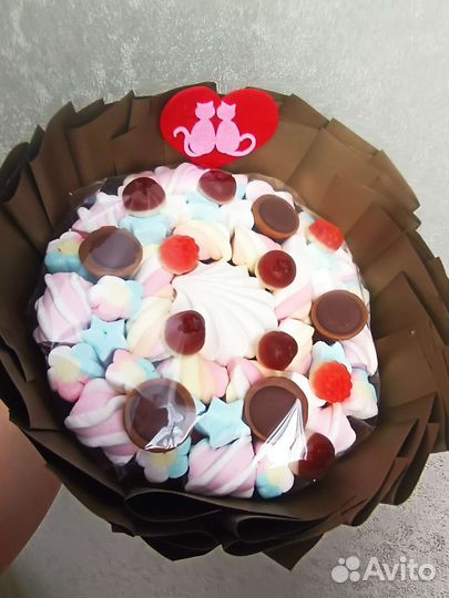 Съедобные букеты из жевачки love is