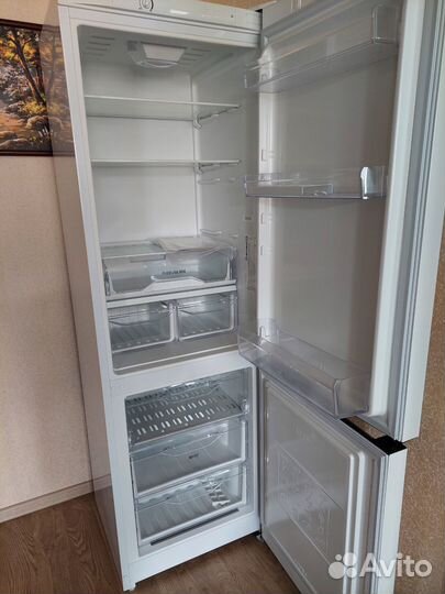 Холодильник Indesit