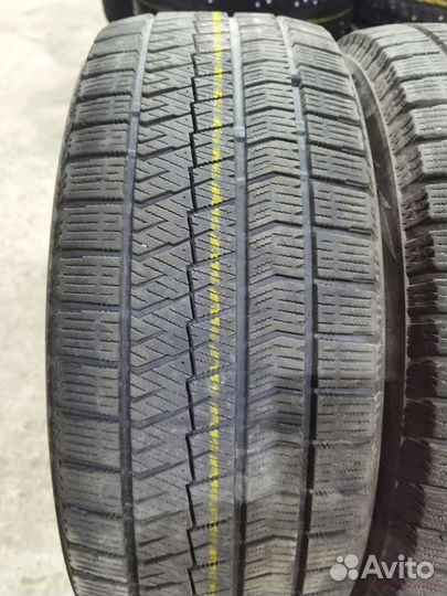 Bridgestone Blizzak VRX2 215/55 R17 94T