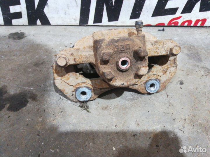 Суппорт тормозной передний правый Mitsubishi