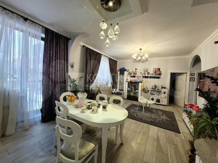 3-к. квартира, 92 м², 2/4 эт.