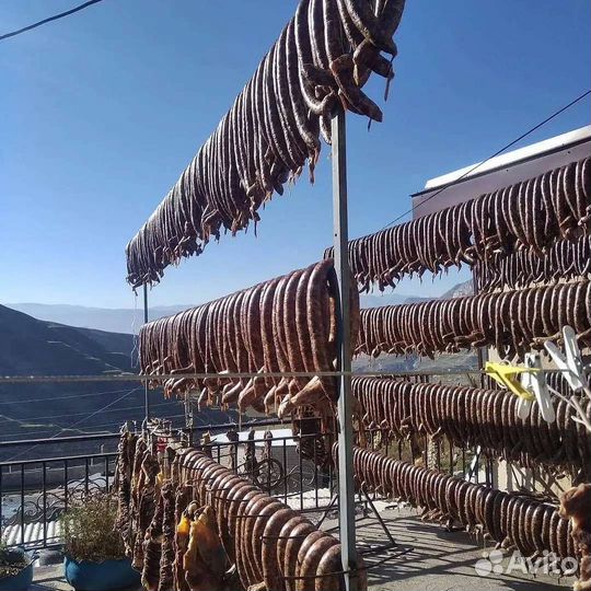 Сушено-вяленое мясо и колбаса с гор