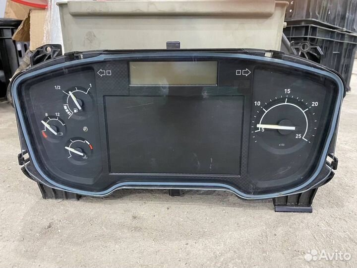 Панель приборов (щиток) Renault T 22166228