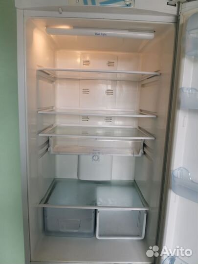 Холодильник двухкамерный indesit