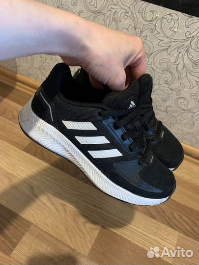 Кроссовки adidas