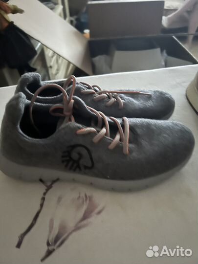 Кроссовки женские