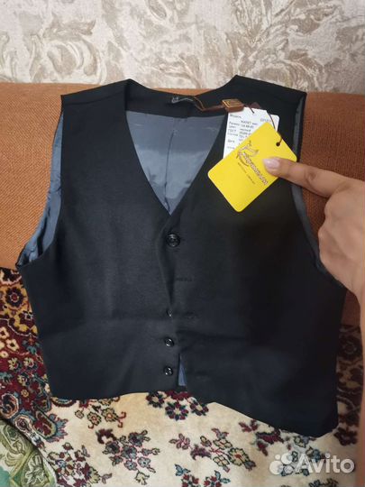 Жилетка для мальчика новая